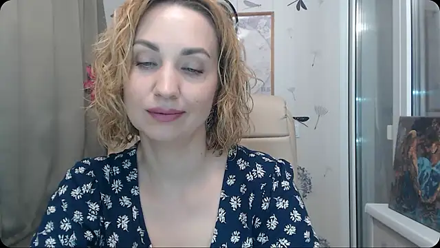 Snapshot of KatrinAlluring chatting on 10-31-25, 04:24 KatrinAlluring online show from 10-31-25, 04:24