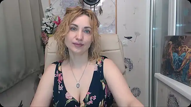 Snapshot of KatrinAlluring chatting on 12-15-25, 05:01 KatrinAlluring online show from 12-15-25, 05:01