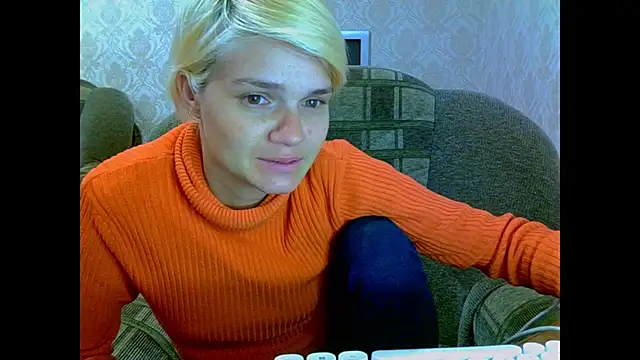 Snapshot of SaraSnow_ chatting on 11-25-25, 08:09 SaraSnow online show from 11-25-25, 08:09