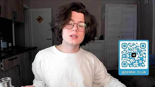 Snapshot of Derek_Shameless chatting on 05-10-26, 06:24 Derek Shameless online show from 05-10-26, 06:24