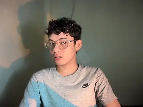 Snapshot of keirflorianxx chatting on 09-16-25, 01:01 keirflorianxx online show from 09-16-25, 01:01