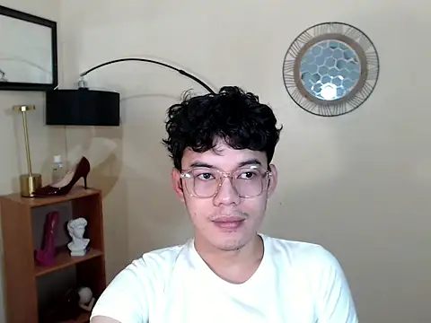 Snapshot of keirflorianxx chatting on 09-19-25, 06:04 keirflorianxx online show from 09-19-25, 06:04