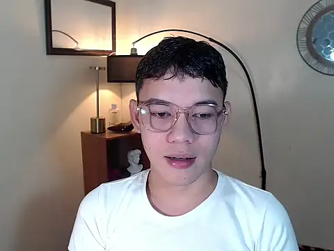 Snapshot of keirflorianxx chatting on 10-01-25, 11:22 keirflorianxx online show from 10-01-25, 11:22