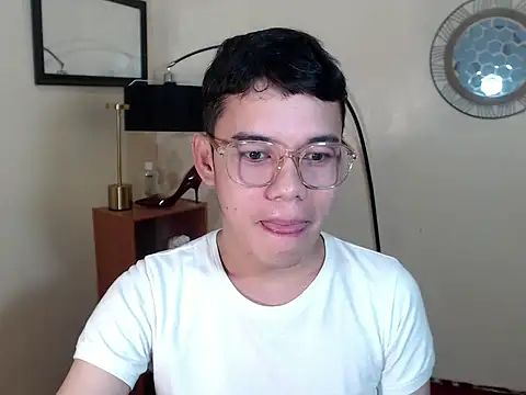 Snapshot of keirflorianxx chatting on 10-03-25, 10:23 keirflorianxx online show from 10-03-25, 10:23