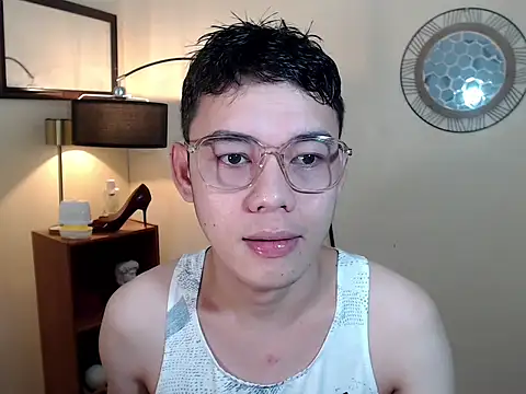 Snapshot of keirflorianxx chatting on 10-05-25, 02:32 keirflorianxx online show from 10-05-25, 02:32