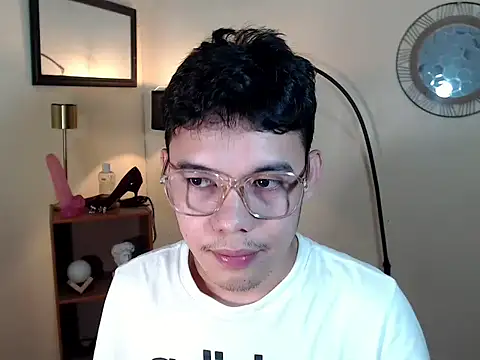 Snapshot of keirflorianxx chatting on 10-18-25, 02:03 keirflorianxx online show from 10-18-25, 02:03