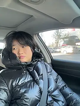 Snapshot of Fengbaby-555 chatting on 12-17-25, 05:02 Fengbaby-555 online show from 12-17-25, 05:02