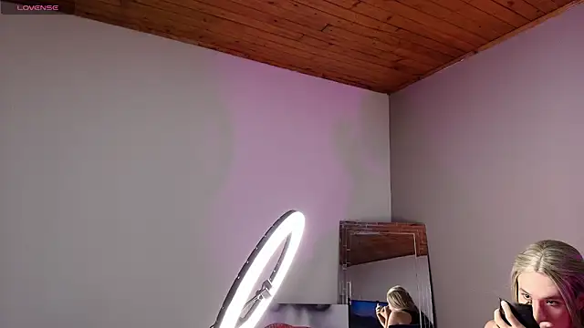 Electra Gosselin online show from 10-31-25, 03:18