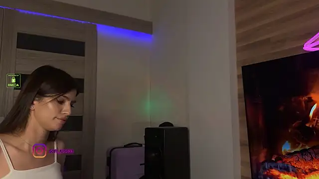 Snapshot of SofI-Play chatting on 09-11-25, 07:47 SofI-Play online show from 09-11-25, 07:47