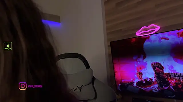 Snapshot of SofI-Play chatting on 09-24-25, 06:44 SofI-Play online show from 09-24-25, 06:44