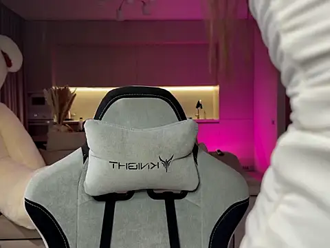 Snapshot of SofI-Play chatting on 10-30-25, 07:25 SofI-Play online show from 10-30-25, 07:25