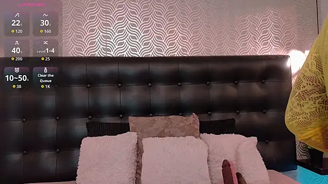 NaiaraMasson  online show from 04-25-26, 12:08