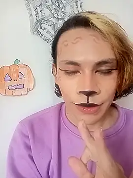 Snapshot of kittymutant99 chatting on 10-31-25, 06:20 kittymutant99 online show from 10-31-25, 06:20