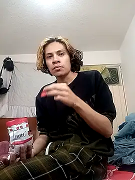 Snapshot of kittymutant99 chatting on 11-04-25, 06:18 kittymutant99 online show from 11-04-25, 06:18