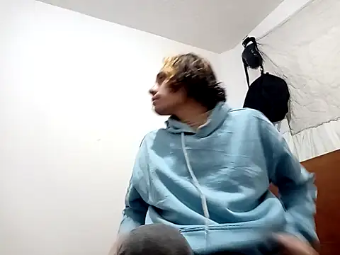 Snapshot of kittymutant99 chatting on 11-05-25, 10:43 kittymutant99 online show from 11-05-25, 10:43