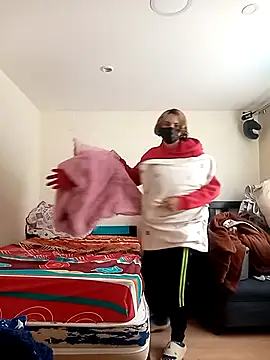 Snapshot of kittymutant99 chatting on 12-01-25, 05:29 kittymutant99 online show from 12-01-25, 05:29