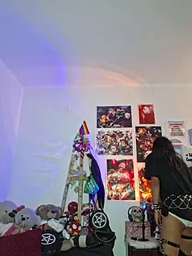 Snapshot of carolinerue chatting on 10-11-25, 07:56 carolinerue online show from 10-11-25, 07:56