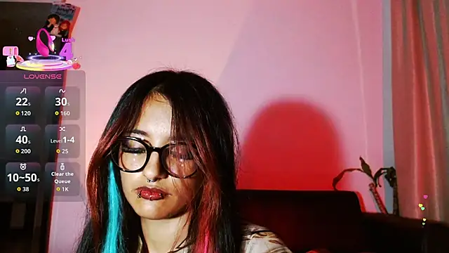 Snapshot of carolinerue chatting on 10-17-25, 01:20 carolinerue online show from 10-17-25, 01:20