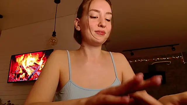 Snapshot of WhitePrincessLuna chatting on 10-22-25, 03:12 WhitePrincessLuna online show from 10-22-25, 03:12