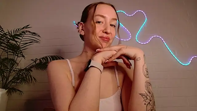 WhitePrincessLuna online show from 04-10-26, 02:11