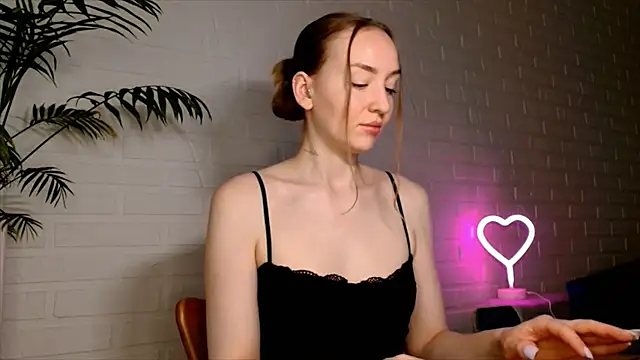 WhitePrincessLuna online show from 07-28-26, 12:01