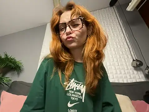 Snapshot of AlisHanson chatting on 09-26-25, 01:15 AlisHanson online show from 09-26-25, 01:15