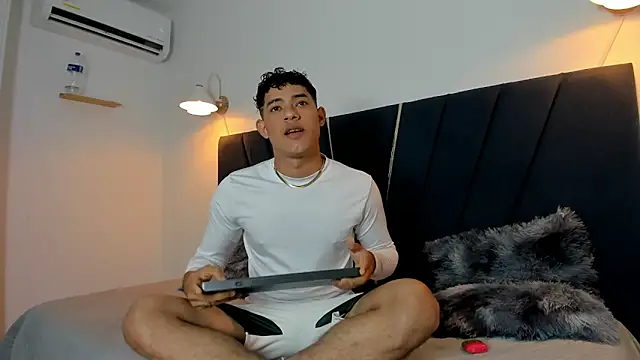 Snapshot of ryan_cum23 chatting on 11-06-25, 11:59 ryan cum23 online show from 11-06-25, 11:59