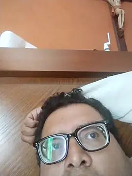 Santiagoqro85 online show from 10-30-25, 05:46