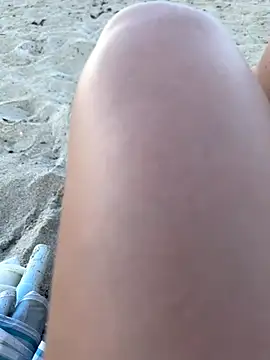 Snapshot of carynn chatting on 10-26-25, 09:21 carynn online show from 10-26-25, 09:21