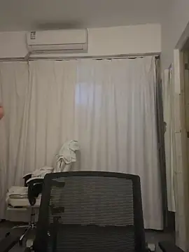 Snapshot of wly2028 chatting on 10-13-25, 01:22 wly2028 online show from 10-13-25, 01:22