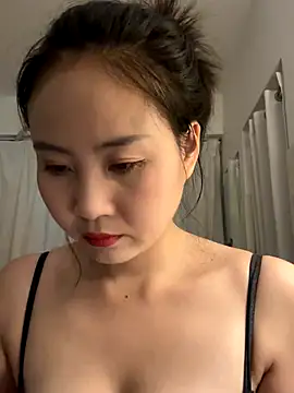 Snapshot of wly2028 chatting on 10-18-25, 12:06 wly2028 online show from 10-18-25, 12:06