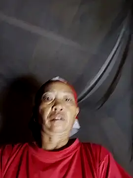 Snapshot of -Xuka-200 chatting on 10-17-25, 10:45 -Xuka-200 online show from 10-17-25, 10:45