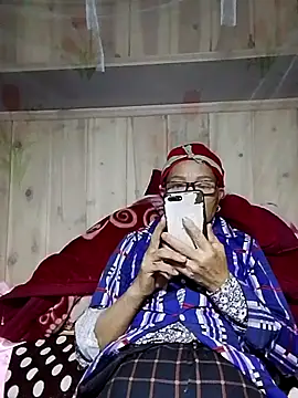 Snapshot of -Xuka-200 chatting on 10-25-25, 12:02 -Xuka-200 online show from 10-25-25, 12:02