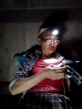 Snapshot of -Xuka-200 chatting on 10-28-25, 12:30 -Xuka-200 online show from 10-28-25, 12:30