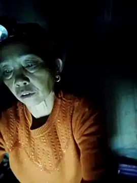 Snapshot of -Xuka-200 chatting on 11-06-25, 11:11 -Xuka-200 online show from 11-06-25, 11:11