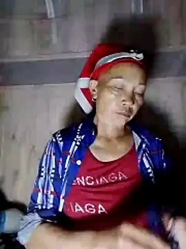 Snapshot of -Xuka-200 chatting on 11-08-25, 12:27 -Xuka-200 online show from 11-08-25, 12:27