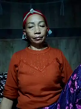 Snapshot of -Xuka-200 chatting on 11-10-25, 01:43 -Xuka-200 online show from 11-10-25, 01:43