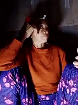 Snapshot of -Xuka-200 chatting on 11-11-25, 09:37 -Xuka-200 online show from 11-11-25, 09:37