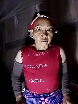 Snapshot of -Xuka-200 chatting on 11-17-25, 11:54 -Xuka-200 online show from 11-17-25, 11:54