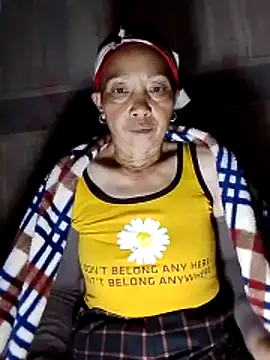 Snapshot of -Xuka-200 chatting on 11-25-25, 11:43 -Xuka-200 online show from 11-25-25, 11:43