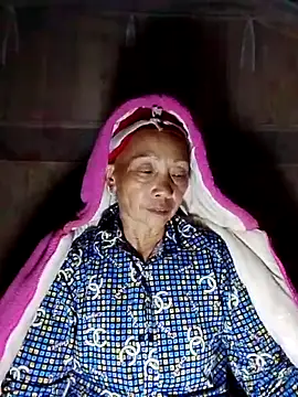 Snapshot of -Xuka-200 chatting on 11-26-25, 11:55 -Xuka-200 online show from 11-26-25, 11:55