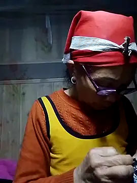 Snapshot of -Xuka-200 chatting on 12-05-25, 10:24 -Xuka-200 online show from 12-05-25, 10:24