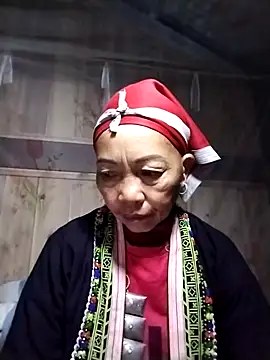 Snapshot of -Xuka-200 chatting on 12-14-25, 11:31 -Xuka-200 online show from 12-14-25, 11:31