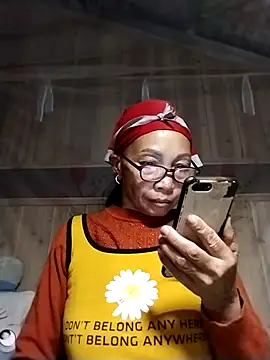 Snapshot of -Xuka-200 chatting on 12-15-25, 12:09 -Xuka-200 online show from 12-15-25, 12:09