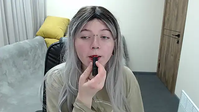 Nika Snow online show from 10-19-25, 08:04