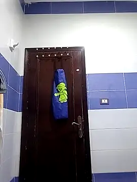 ayamohamedAbozeed online show from 10-18-25, 02:51