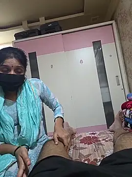 Snapshot of shobha_lover02 chatting on 11-08-25, 12:27 shobha lover02 online show from 11-08-25, 12:27