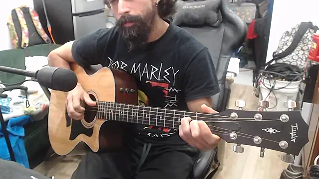 Snapshot of Stringin69 chatting on 06-04-26, 12:44 Stringin69 online show from 06-04-26, 12:44