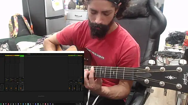 Snapshot of Stringin69 chatting on 06-11-26, 01:31 Stringin69 online show from 06-11-26, 01:31