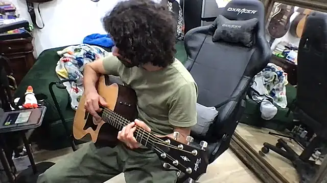 Snapshot of Stringin69 chatting on 07-23-26, 04:05 Stringin69 online show from 07-23-26, 04:05